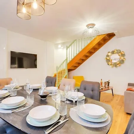 Apartment Canal St-martin/duplex 6/8pers/equipped/republique Paris
