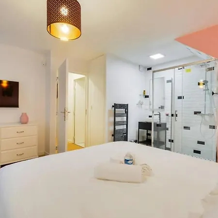 Apartment Canal St-martin/duplex 6/8pers/equipped/republique Paris