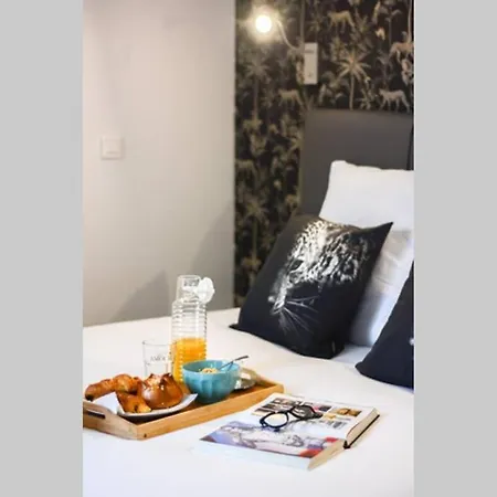 Canal St-martin/duplex 6/8pers/equipped/republique * Paris