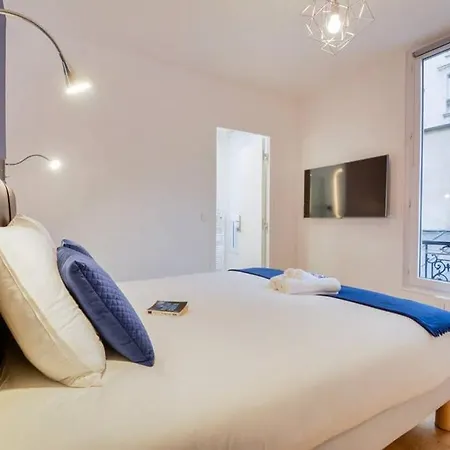 Apartment Canal St-martin/duplex 6/8pers/equipped/republique Paris