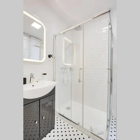 Canal St-martin/duplex 6/8pers/equipped/republique * Paris