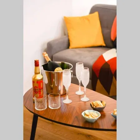 Canal St-martin/duplex 6/8pers/equipped/republique Apartment *